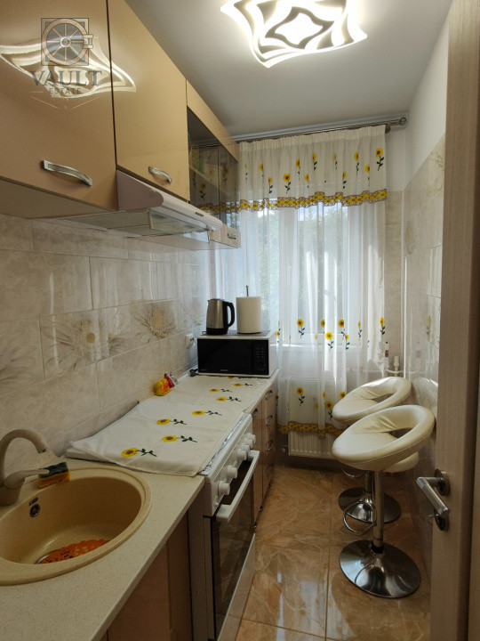 APARTAMENT 2 CAMERE  SEMIDECOMANDAT  RENOVAT COMPLET -ZONA VEST  PLOIESTI