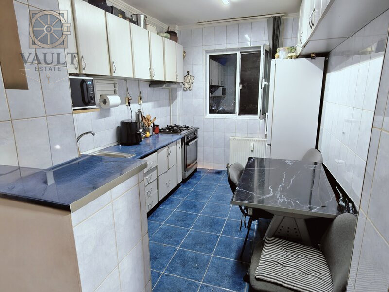 Apartament 3 camere Aparatorii Patriei-Metrou Aparatorii Patrie-Geam la Baie 