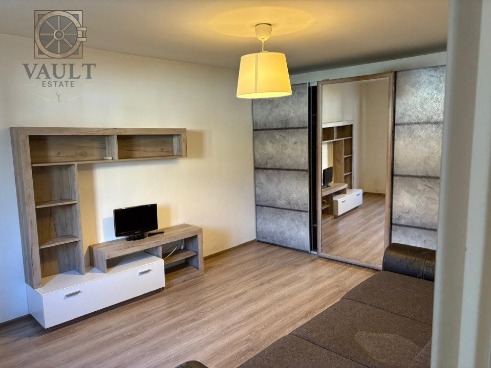 Garsoniera LA CHEIE - curte 50MP metrou/parc TINERETULUI