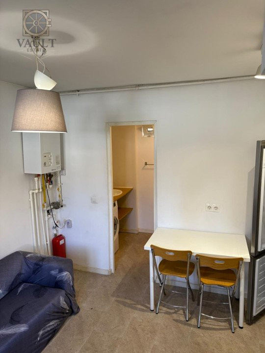 Garsoniera LA CHEIE - curte 50MP metrou/parc TINERETULUI