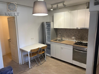 Garsoniera LA CHEIE - curte 50MP metrou/parc TINERETULUI