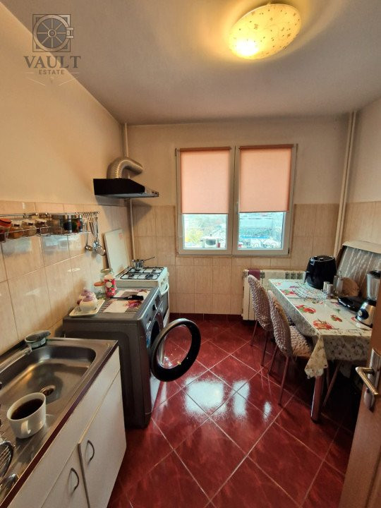 APARTAMENT 3 CAMERE - OBOR - BISERICA SF. DUMITRU