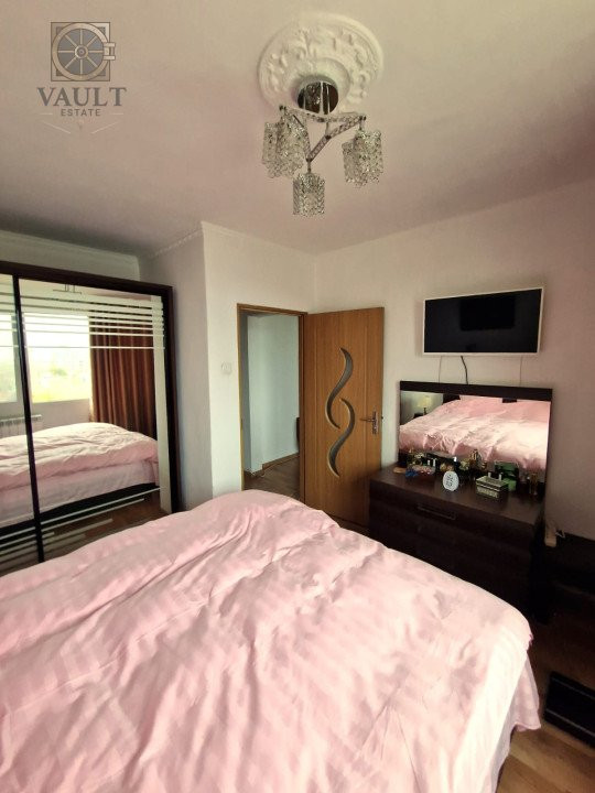 APARTAMENT 3 CAMERE - OBOR - BISERICA SF. DUMITRU