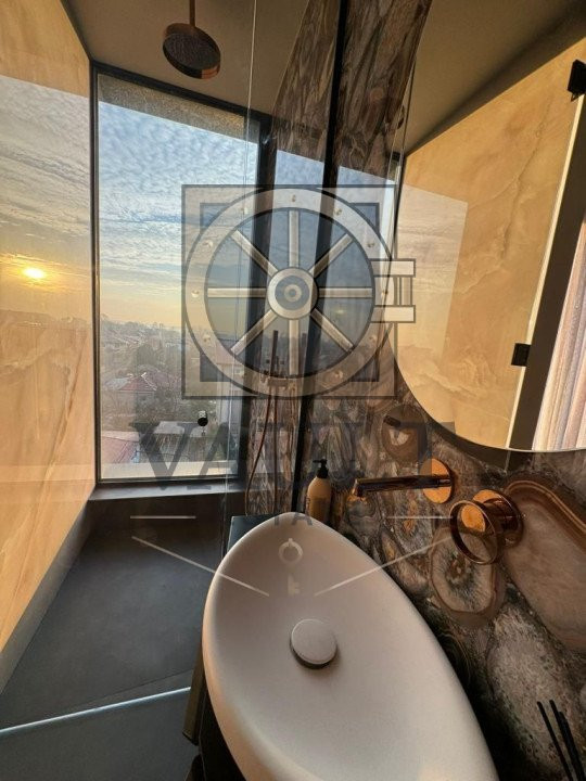 Reflexia Luxului - Penthouse de Eleganță Supremă