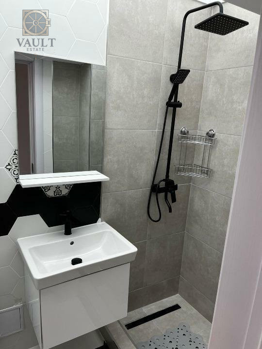 4 CAMERE - ETAJ 1 - VEDERE FANTANI