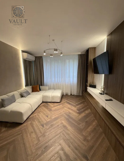 Apartament 3 camere - LA CHEIE - zona STEFAN CEL MARE 