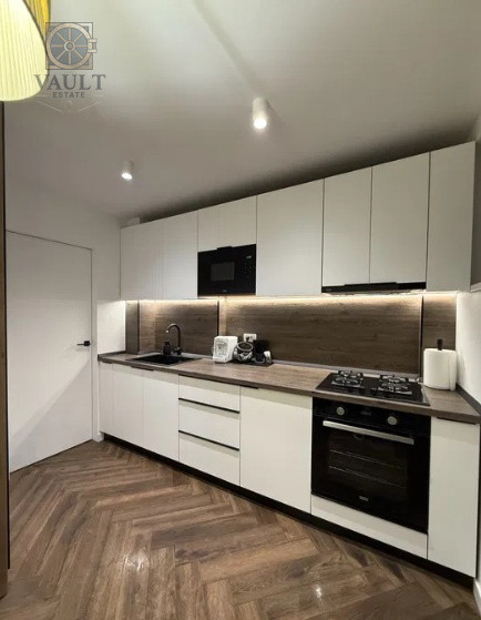 Apartament 3 camere - LA CHEIE - zona STEFAN CEL MARE 