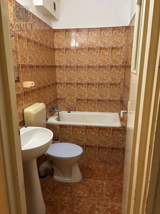 Garsonieră - LANGA METROU - Costin Georgian 