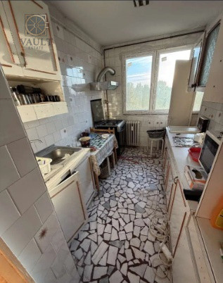 Apartament 4 camere - BLOC REABILITAT - 3 minute METROU VALEA IALOMITEI 