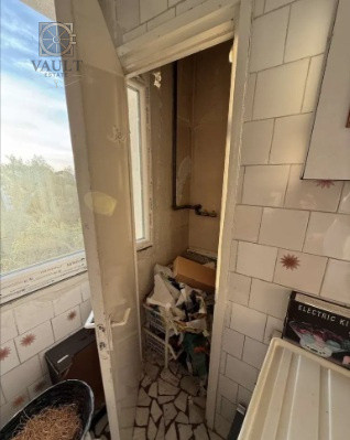 Apartament 4 camere - BLOC REABILITAT - 3 minute METROU VALEA IALOMITEI 