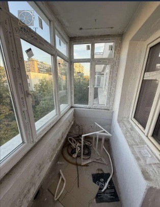 Apartament 4 camere - BLOC REABILITAT - 3 minute METROU VALEA IALOMITEI 