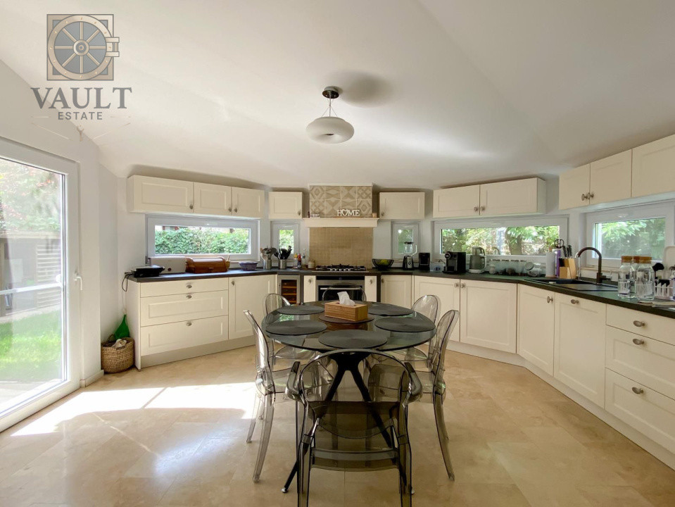 Vilă exclusivistă cu 7 camere și curte privată în Băneasa Park