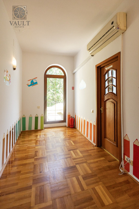 Vila de 12 camere - pretabila pentru gradinita/cantina/cofetarie  - Parcul Carol