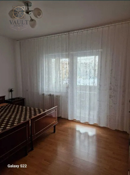 Apartament 3 camere - DECOMANDAT - zona RAHOVA 