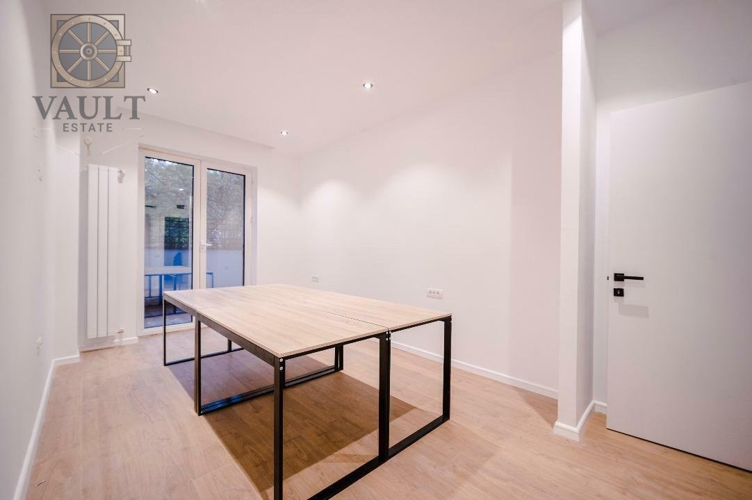 Apartament 4 camere - Loc de parcare / Terasa / Piata Victoriei