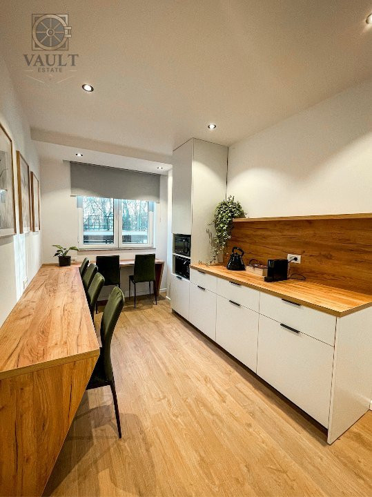 Apartament 4 camere - Loc de parcare / Terasa / Piata Victoriei