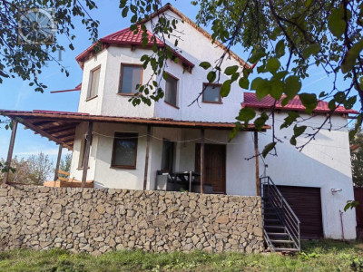 VILA INDIVIDUALA - 4 DORMITOARE - 1969 MP TEREN - GRUIU