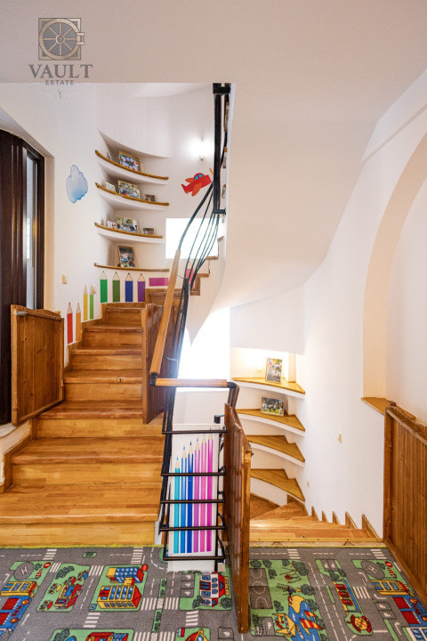 Vila de 12 camere - pretabila pentru gradinita/cantina/cofetarie  - Parcul Carol