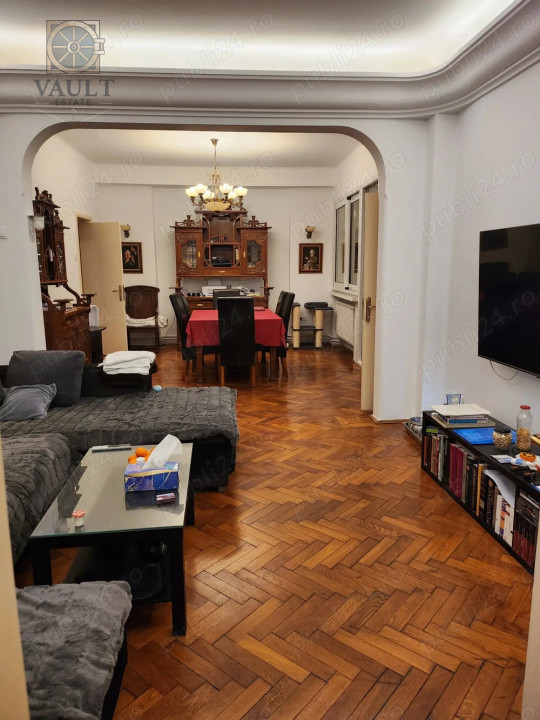 Apartament 4 camere - CENTRALA PROPRIE - zona UNIVERSITATII 