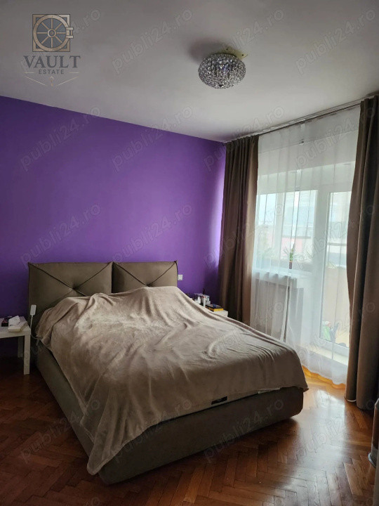 Apartament 4 camere - CENTRALA PROPRIE - zona UNIVERSITATII 