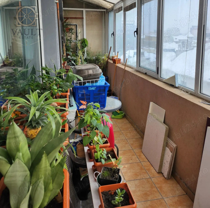 Apartament 4 camere - CENTRALA PROPRIE - zona UNIVERSITATII 