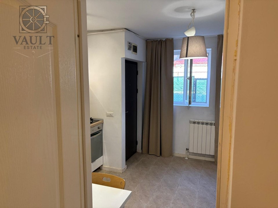 Garsoniera LA CHEIE - curte 50MP metrou/parc TINERETULUI