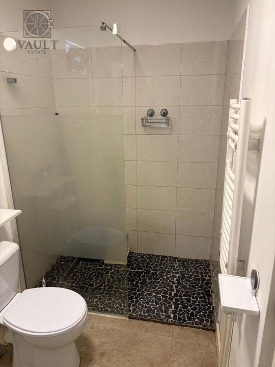 Garsoniera LA CHEIE - curte 50MP metrou/parc TINERETULUI