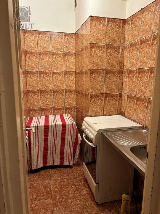 Garsoniera - CF1 - Bloc Anvelopat - Costin Georgian