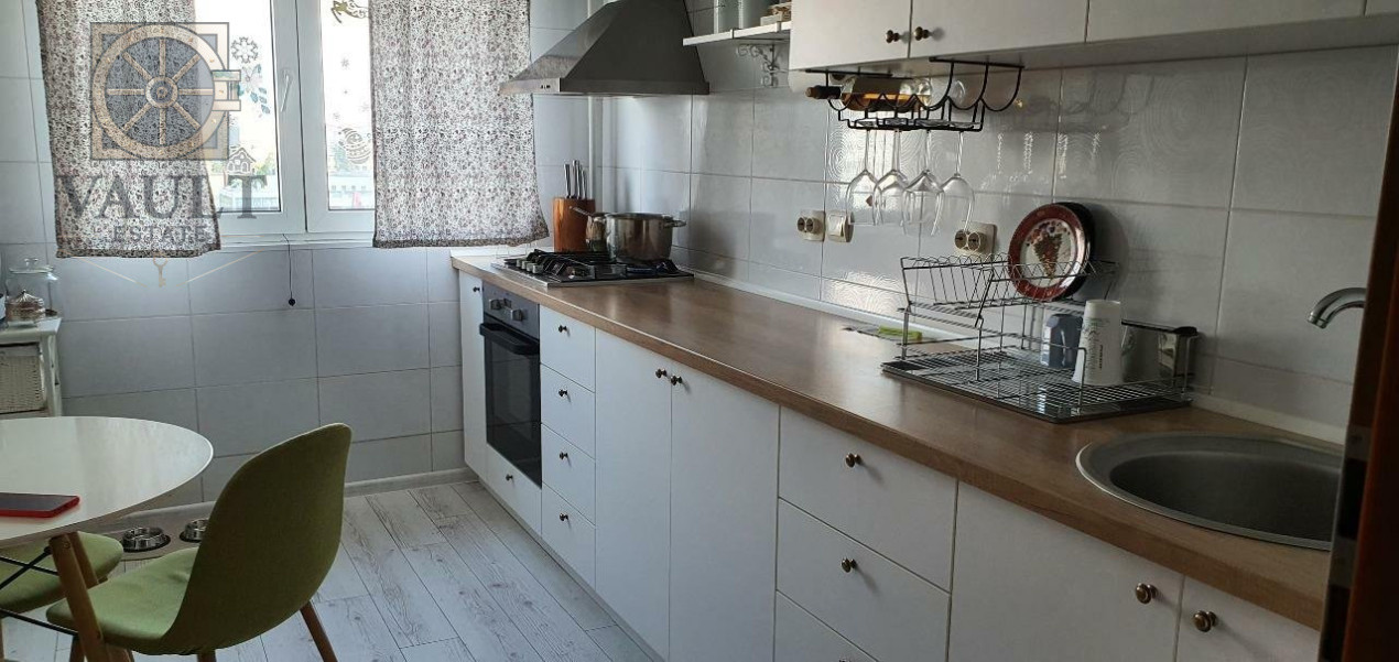 Apartament 3 camere semidecomandat - Calea Vitan 