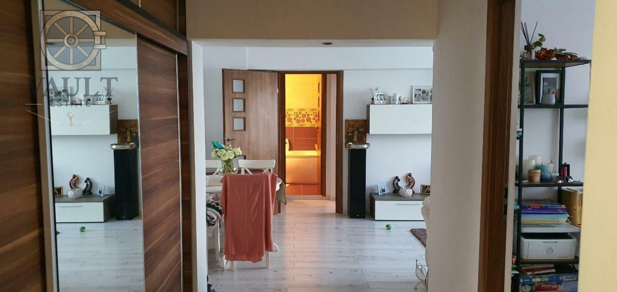 Apartament 3 camere semidecomandat - Calea Vitan 