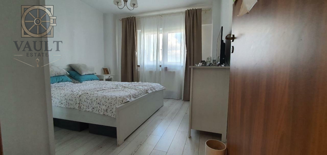 Apartament 3 camere semidecomandat - Calea Vitan 