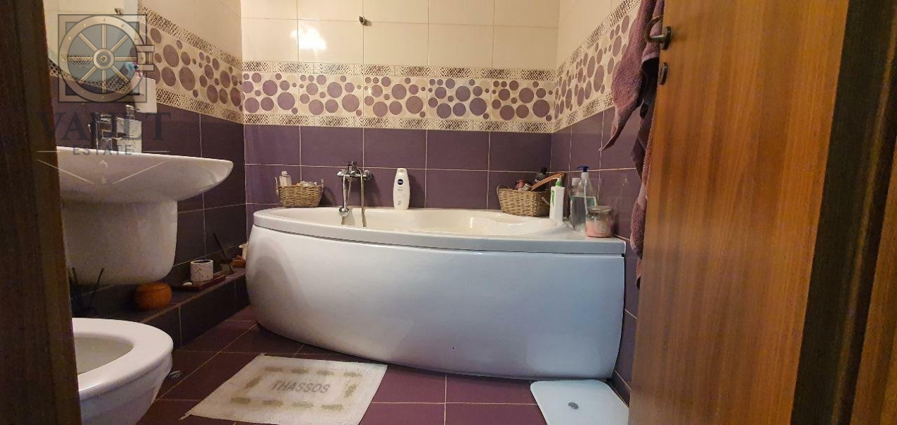 Apartament 3 camere semidecomandat - Calea Vitan 