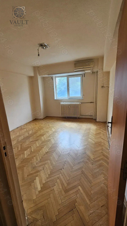 4 CAMERE - VEDERE SPRE CASA POPORULUI 