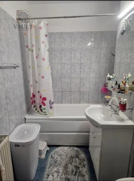 Apartament 3 camere - DECOMANDAT - zona BRANCOVEANU 