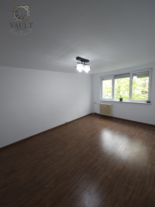 Apartament 3 camere decomandat - zona Ozana 