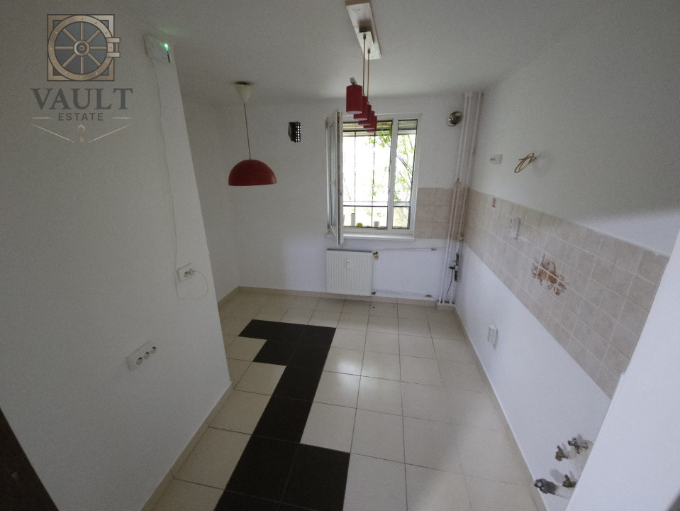 Apartament 3 camere decomandat - zona Ozana 