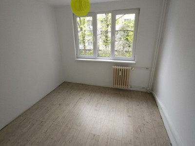 Apartament 3 camere decomandat - zona Ozana 