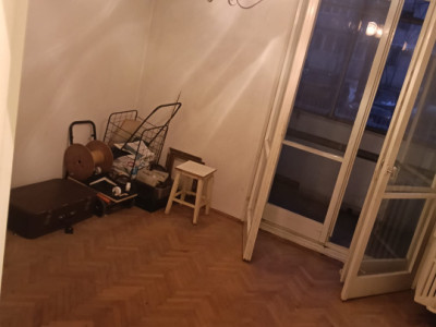 Apartament 3 camere - parter cu balcon - zona Titan