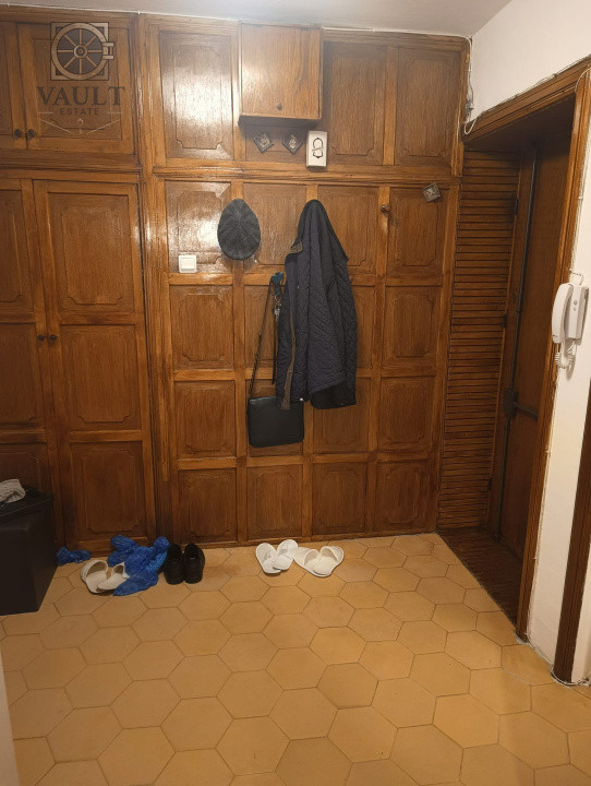 Apartament 3 camere - 5 minute metrou Costin Georgian