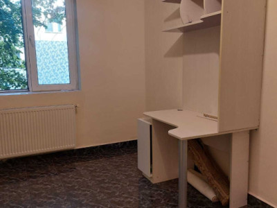 Garsoniera - bloc anvelopat - zona Baicului