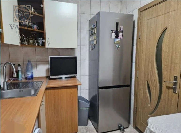 Apartament 3 camere - DECOMANDAT -  BRANCOVEANU 
