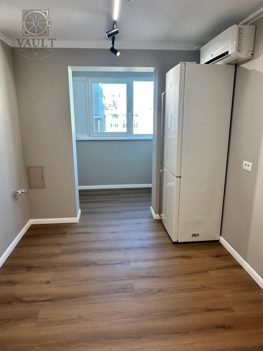 Apartament 4 camere - renovat, centrala proprie - Rahova