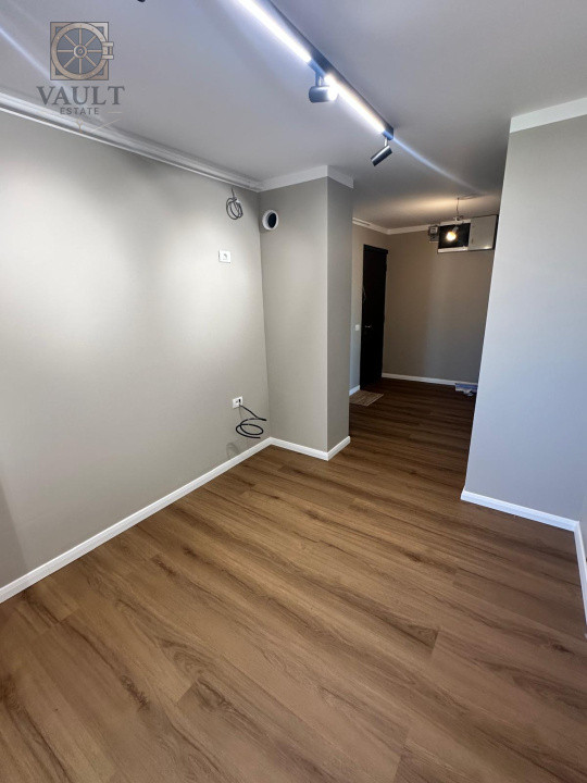 Apartament 4 camere - renovat, centrala proprie - Rahova