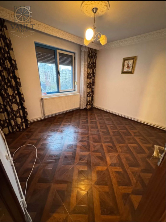 Apartament 3 camere - CENTRALA PROPRIE - zona RAHOVA 