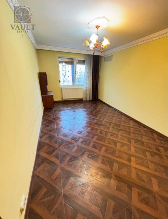 Apartament 3 camere - CENTRALA PROPRIE - zona RAHOVA 