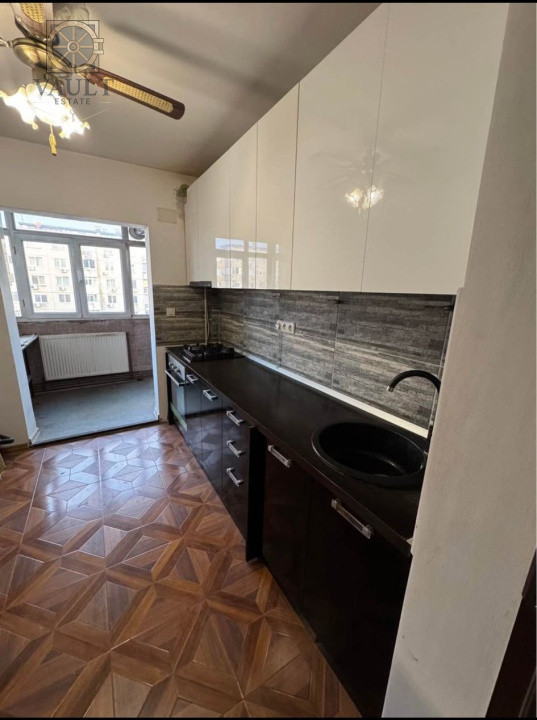 Apartament 3 camere - CENTRALA PROPRIE - zona RAHOVA 