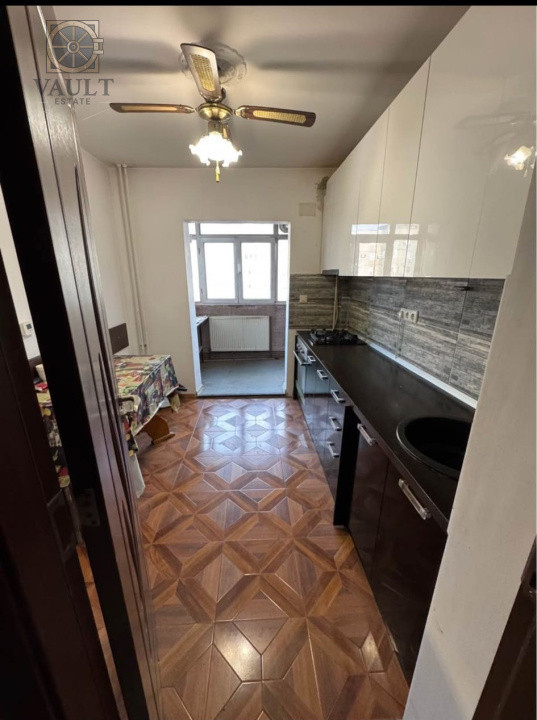 Apartament 3 camere - CENTRALA PROPRIE - zona RAHOVA 