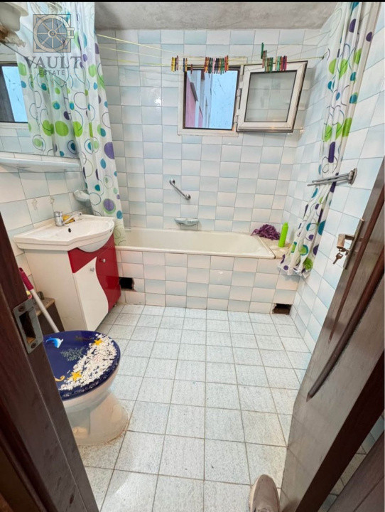 Apartament 3 camere - CENTRALA PROPRIE - zona RAHOVA 