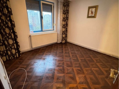 Apartament 3 camere - CENTRALA PROPRIE - zona RAHOVA 