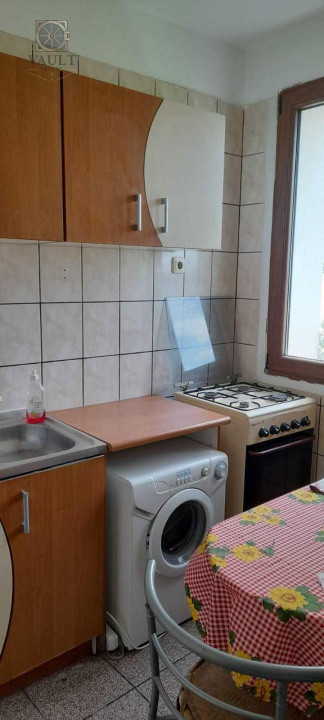 Garsoniera -4 minute metrou Titan 